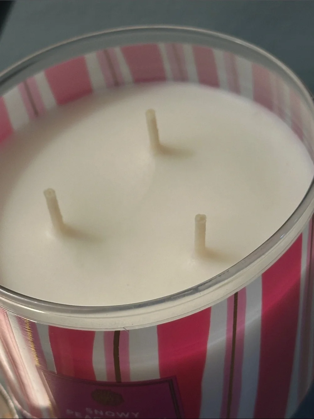 Bath & Body Works Snowy Peach Berry 3 wick Candle new gift hot pink holiday